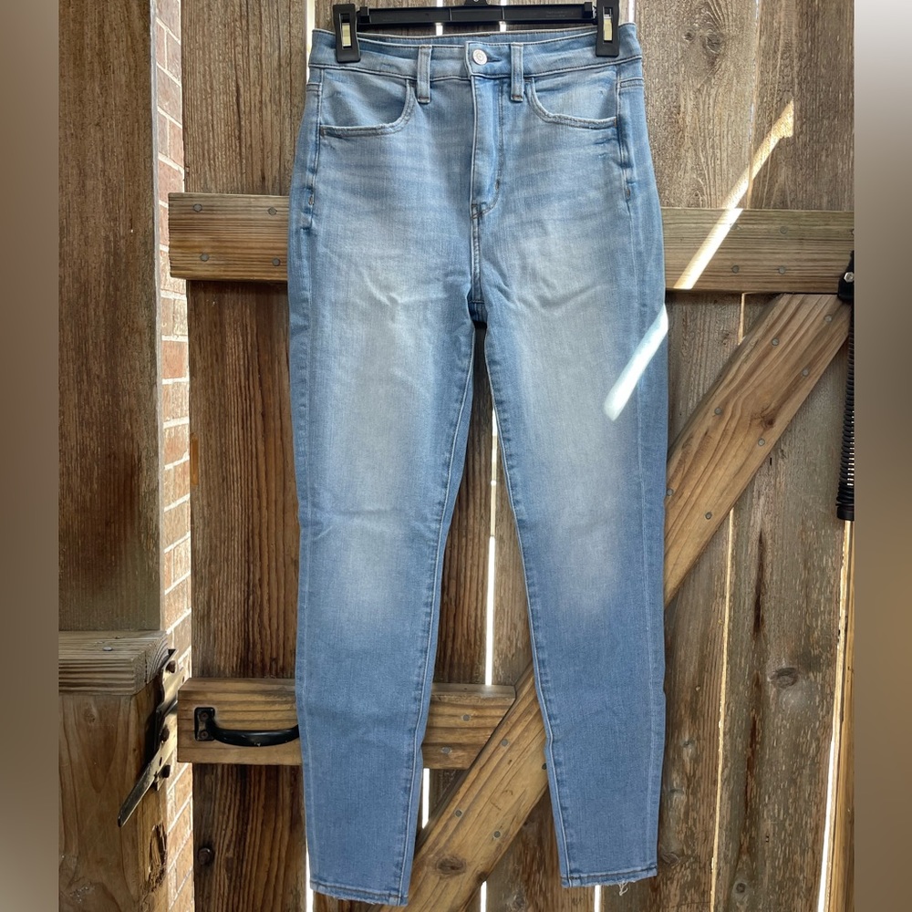 American Eagle light Wash Skinny Jeans